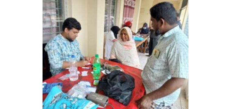 নাচোলে হাবিব ট্রেডার্সের উদ্যোগে বিনামূল্যে চিকিৎসা পেলেন কয়েকশ দুস্থ মানুষ