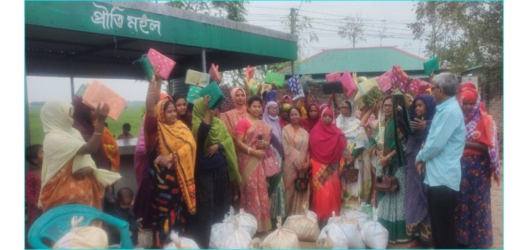 চাঁপাইনবাবগঞ্জে জাগো নারী বহ্নিশিখার উদ্যোগে গরিব নারীদের মধ্যে ঈদ উপহার বিতরণ