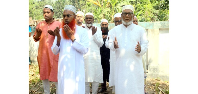 শিবগঞ্জে পারিবারিক কবর জিয়ারত করলেন সাবেক এমপি শাহজাহান