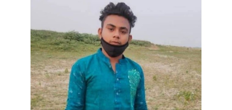 চাঁপাইনবাবগঞ্জে আম কুড়াতে গিয়ে বজ্রপাতে ছেলের মৃত্যু মা আহত