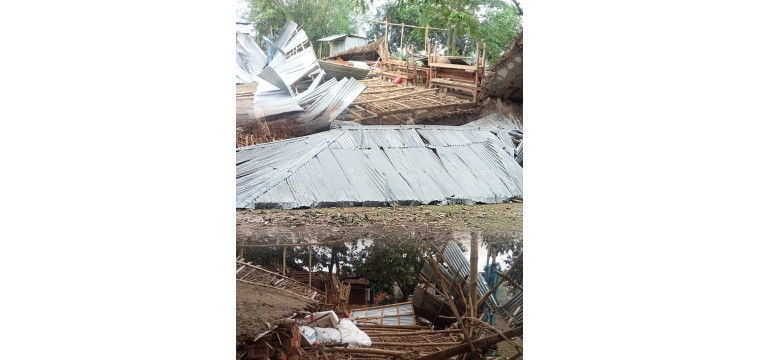 গোমস্তাপুরে কাল বৈশাখী ঝড়ে জামালপুর বেসরকারি প্রাথমিক বিদ্যালয়ের দুইটি ঘর বিধ্বস্ত