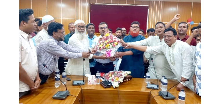 গোমস্তাপুরে নবাগত ইউএনওর সাথে বিএনপি'র নেতাকর্মীদের শুভেচ্ছা বিনিময় 