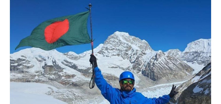 এভারেস্ট জয় করে বিশ্বরেকর্ড গড়লেন শাকিল