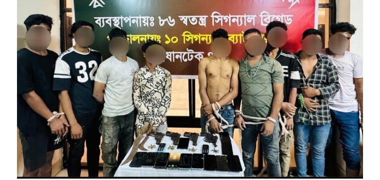 রাজধানীতে সেনাবাহিনীর অভিযানে অস্ত্র-গোলাবারুদসহ হিটলু বাবু গ্যাং’য়ের ১০ সদস্য গ্রেফতার