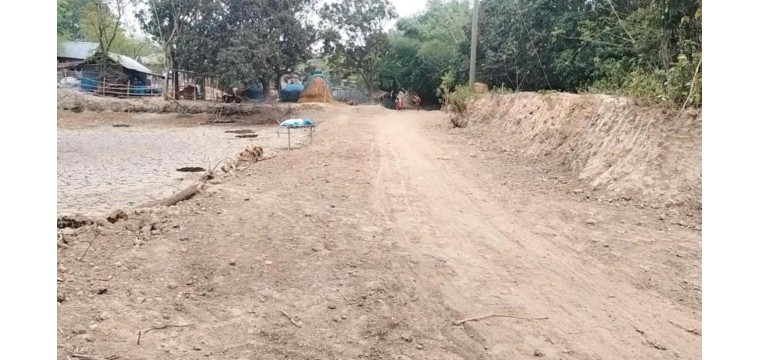 ভোলাহাটে নামকাওয়াস্তে কাজ দেখিয়ে প্রকল্পের টাকা গায়েব