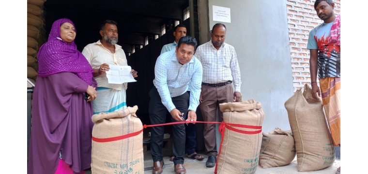 ভোলাহাটে বোরো ধান ক্রয়ের উদ্বোধন করলেন ইউএনও