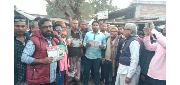 তারেক রহমান ঘোষিত ৩১ দফা লিফলেট বিতরণ ও গণসংযোগ  করছেন  বিএনপির নেতাকর্মীরা