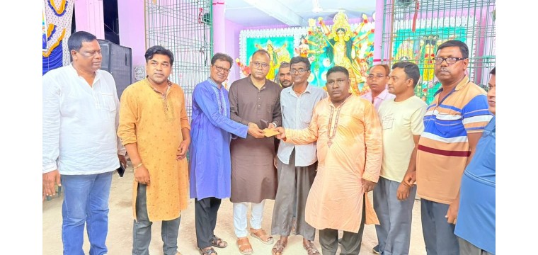গোমস্তাপুরে বিভিন্ন পুজা মন্ডপ পরিদর্শন, আর্থিক সহায়তা ও সার্বিক খোঁজ খবর নেন ড.এস. এ. অপু