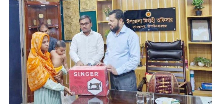 গোমস্তাপুরে ব্যস্ত সময় পার করলেন জেলা প্রশাসক