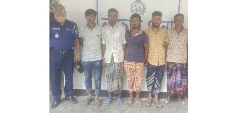 পুলিশের বিশেষ অভিযানে নাচোলে ৫ মাদকসেবী আটক