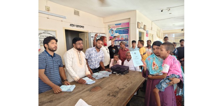 শিবগঞ্জে প্রতিবন্ধীদের মাঝে ভাতা কার্ড বিতরণ