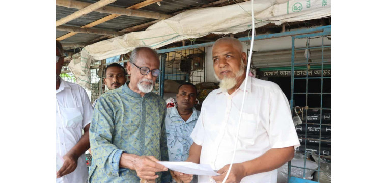 নওগাঁ-২ আসনে আলহাজ্ব মাহবুবুর রহমান চৌধুরী চপলের নেতৃত্বে বিএনপির লিফলেট বিতরণ 