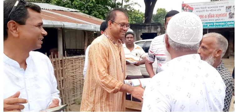বৈদেশিক বিনিয়োগ নিয়ে এসে কর্মসংস্থান করতে চাই ৩১ দফার লিফলেট বিতরণ কালে ড.এস. এ. অপু