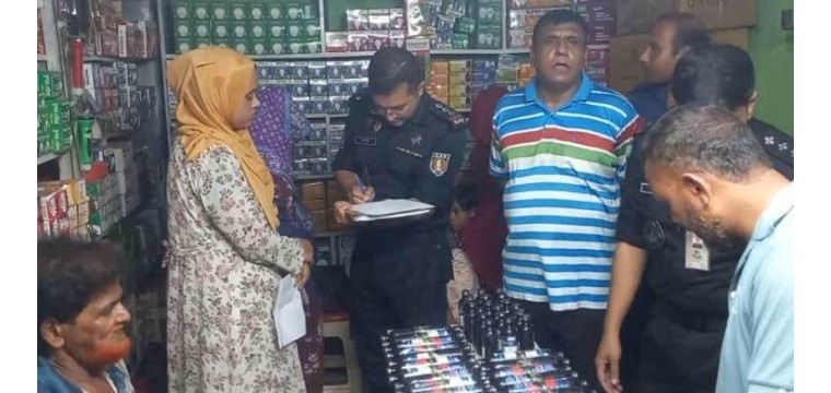 অভিনব কায়দায় ফেনসিডিল বহন, নারীসহ ৩ কারবারি আটক