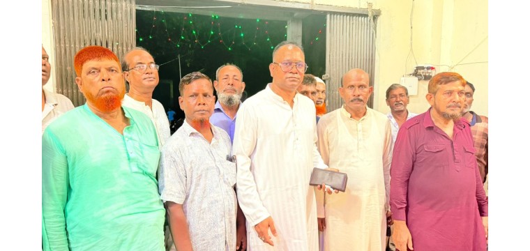 ভোলাহাটে পুজা মন্ডপ পরিদর্শন, আর্থিক সহযোগিতা ও সার্বিক খোঁজ খবর নেন ড.এস. এ. অপু