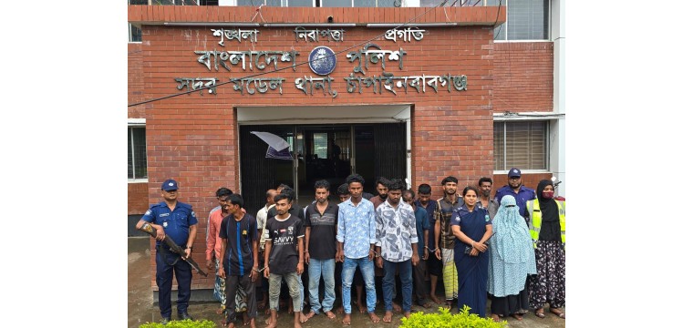 চাঁপাইনবাবগঞ্জে পুলিশের বিশেষ অভিযানে ২১ জন গ্রেপ্তার, উদ্ধার ইয়াবা-গাঁজা ও চোলাই মদ